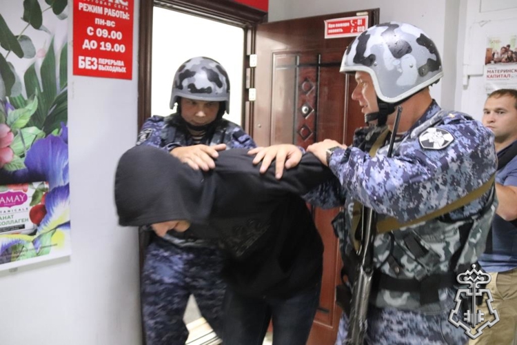 Сотрудники Росгвардии задержали мужчину с ножом, напугавшего постояльцев читинской гостиницы