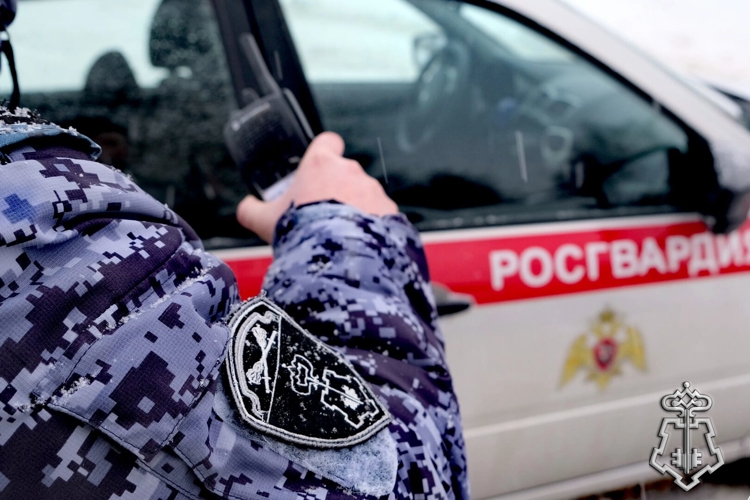 В Чите сотрудники Росгвардии задержали мужчин, которые прятались в уже закрытом заведении