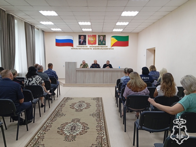 Сотрудники вневедомственной охраны в День Крещения Руси получили в подарок чудотворную икону