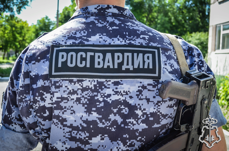 Сотрудники Росгвардии задержали мужчину, укравшего в магазине куртку