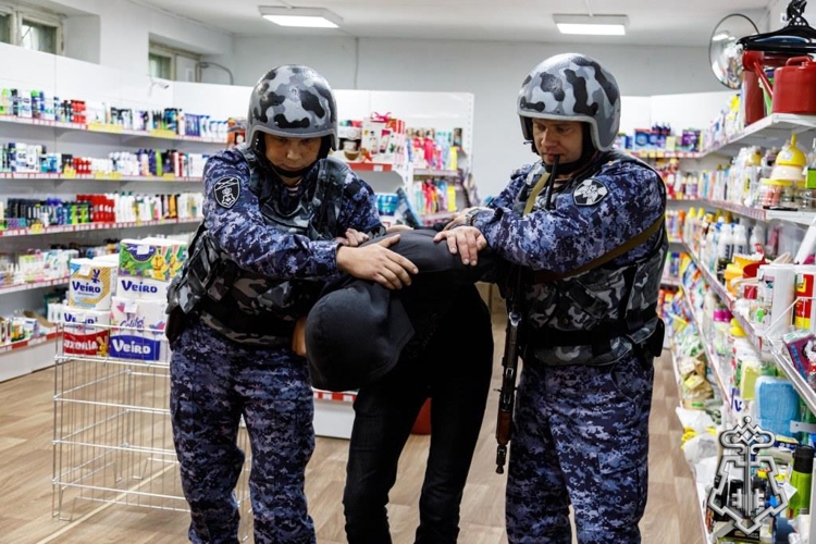 В Чите сотрудники Росгвардии задержали мужчину, подозреваемого в краже