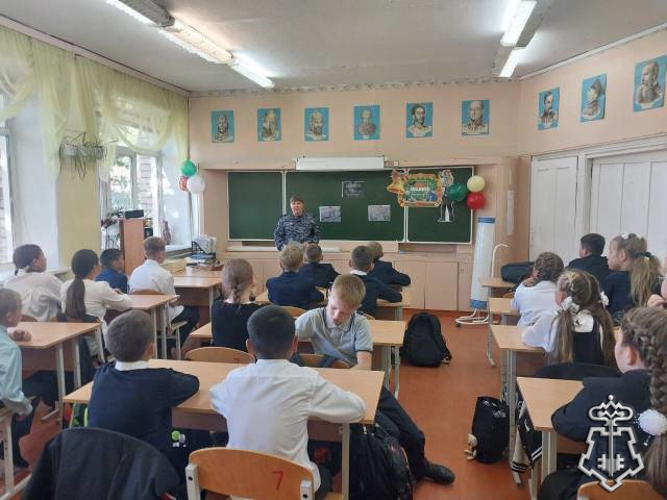 Сотрудники вневедомственной охраны провели уроки безопасности для школьников