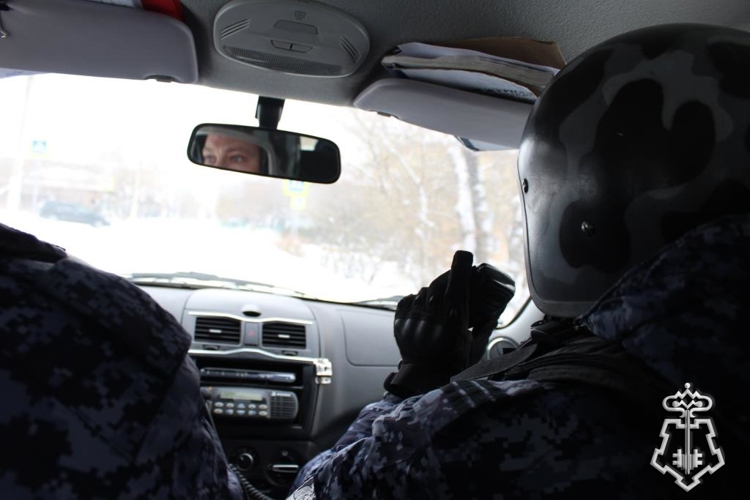В Чите сотрудники Росгвардии задержали мужчину, подозреваемого в хранении наркотиков
