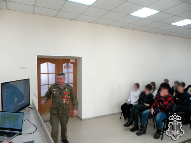 Читинские школьники побывали в комнате истории вневедомственной охраны