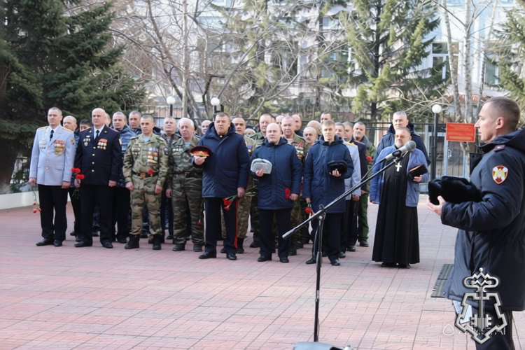 В Чите росгвардейцы почтили память погибших коллег
