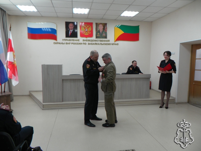 В Чите наградили ветеранов и действующих сотрудников вневедомственной охраны.
