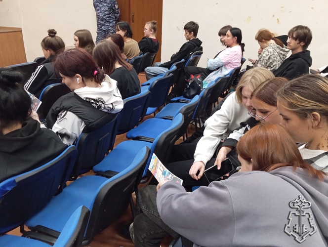 В Чите сотрудники вневедомственной охраны провели профориентационное занятие для студентов