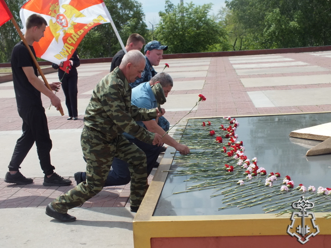В Чите сотрудники, военнослужащие и ветераны Росгвардии провели патриотический автопробег ко Дню России