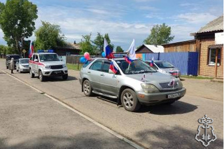 В Забайкалье сотрудники вневедомственной охраны приняли участие в патриотических автопробегах