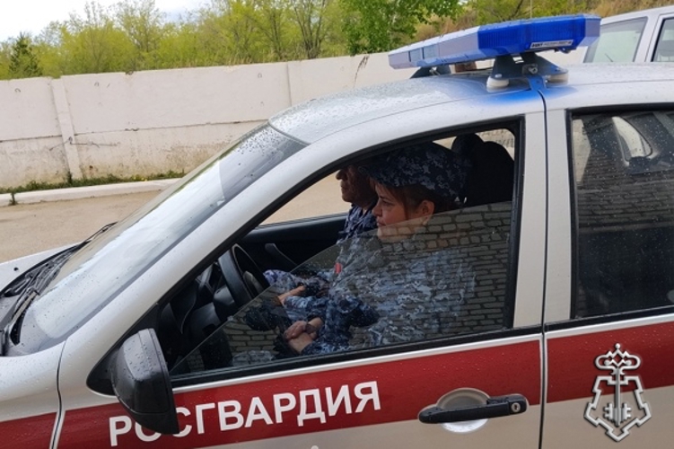 В Хилке сотрудники Росгвардии задержали мужчину, находящегося в федеральном розыске