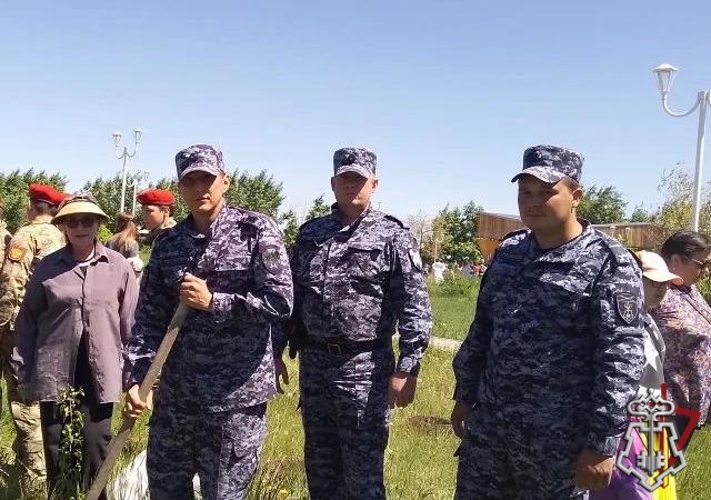 В Приаргунске сотрудники вневедомственной охраны приняли участие в акции «Живая память»