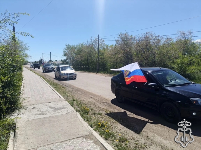 В Забайкалье сотрудники вневедомственной охраны приняли участие в патриотических автопробегах