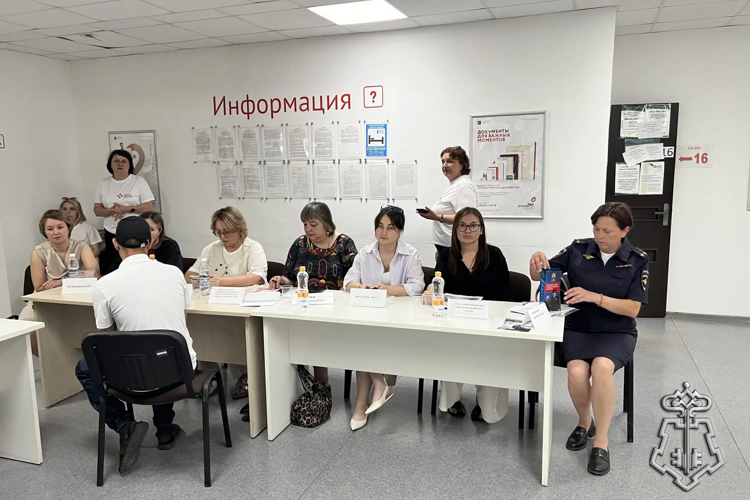 Сотрудники Росгвардии в Забайкалье пригласили жителей региона на службу на ярмарке трудоустройства
