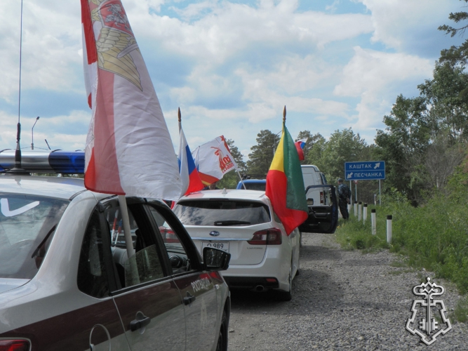 В Чите сотрудники, военнослужащие и ветераны Росгвардии провели патриотический автопробег ко Дню России