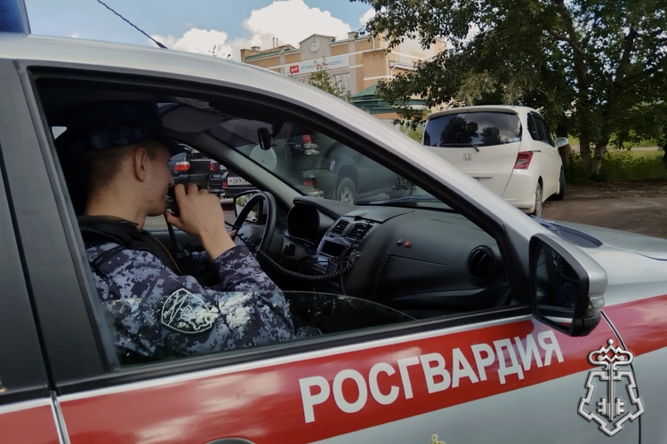 В Чите сотрудники вневедомственной охраны задержали мужчину, подозреваемого в краже