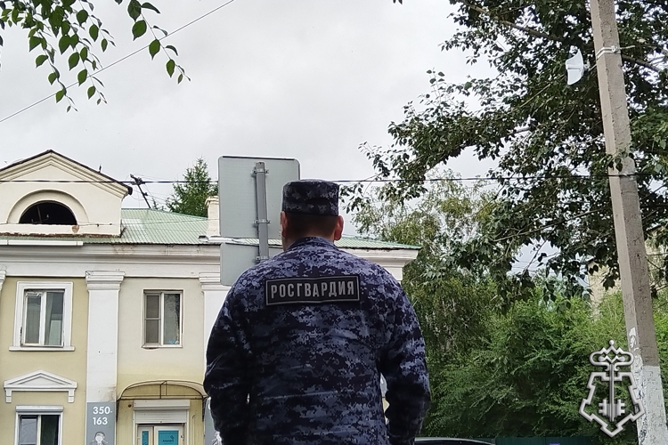В Первомайске сотрудники вневедомственной охраны задержали мужчину, подозреваемого в хранении наркотиков