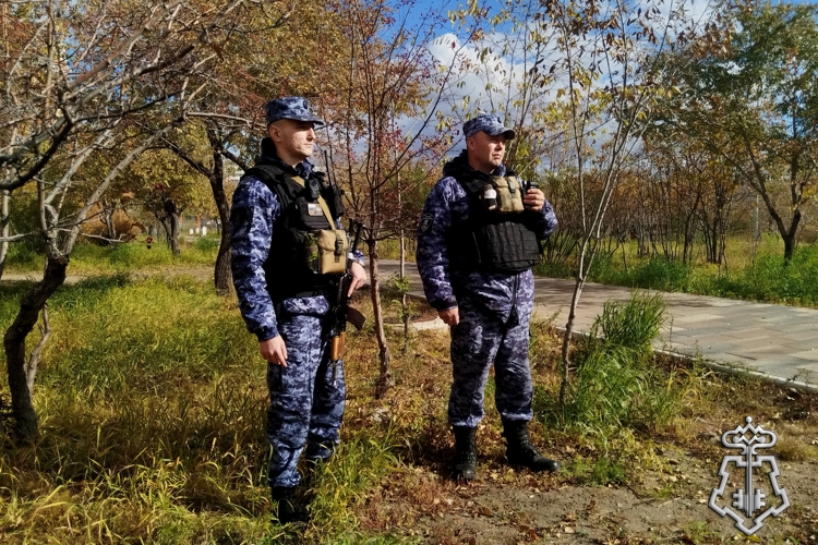 В Чите сотрудники Росгвардии задержали мужчину, который пытался пройти мимо кассы