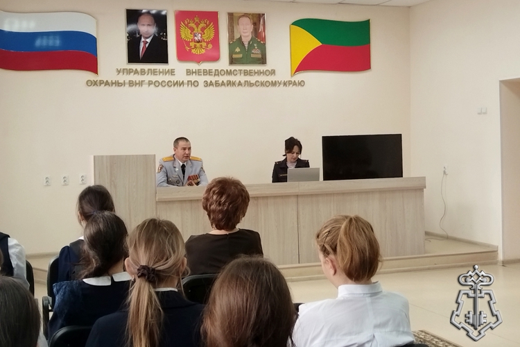Школьники Читы познакомились со службой во вневедомственной охране